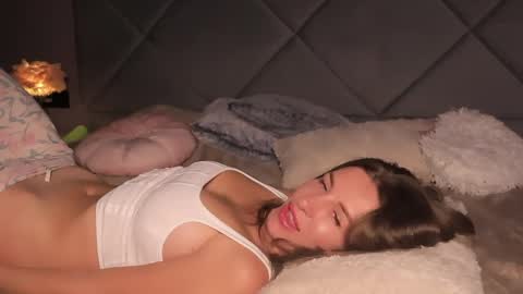 skylar426176 online show from May 12, 7:05 am
