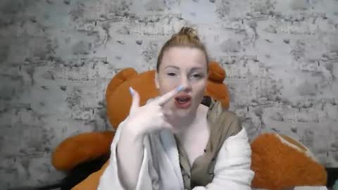 Skyler online show from October 15, 4:42 pm