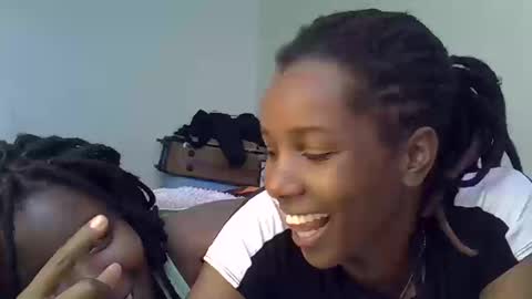 sleciah online show from December 23, 9:57 am