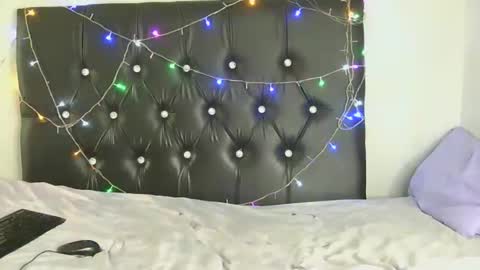 slipperylipsx online show from April 12, 7:55 am