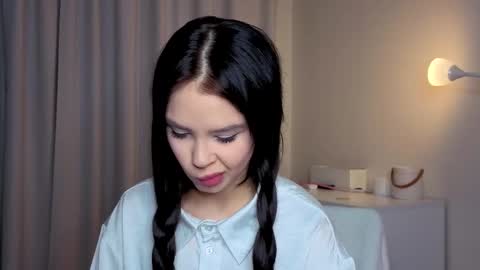 Lily online show from February 5, 1:36 pm