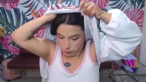 Mariana Torres online show from April 9, 1:27 pm