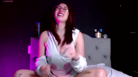 IG     OF red moonn online show from February 10, 6:27 am