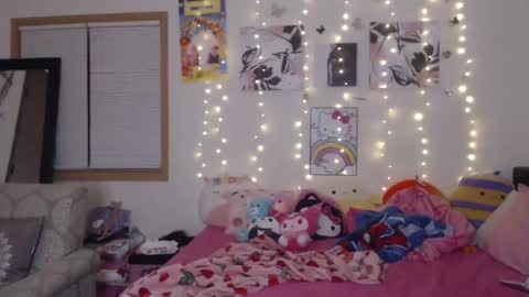 snow_money online show from December 15, 4:18 am