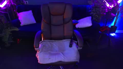 snow_whiteeex online show from March 7, 6:02 am