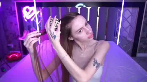 snow_whiteeex online show from April 14, 6:02 am