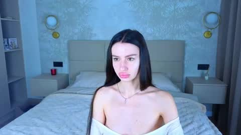 snow_whiteeex online show from June 3, 4:02 am