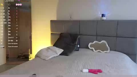 IG Soffimoon   I THANK YOU FOR LEAVING YOUR FOLLOW online show from March 16, 9:19 pm