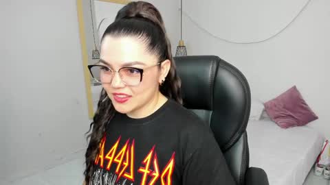 sofi_33_ online show from April 17, 11:56 am