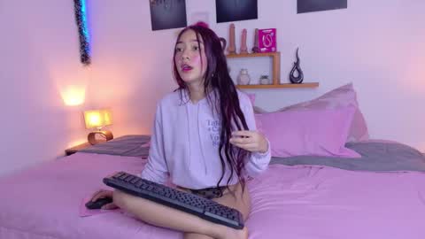 sofia_arango1107 online show from January 8, 7:07 pm