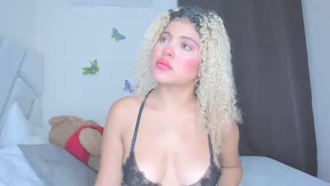 sofiacastillo01 online show from April 4, 5:12 pm