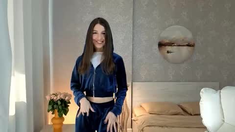 Kelly online show from October 3, 9:47 am