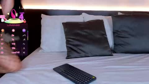 Sol Avelar online show from September 11, 3:51 am