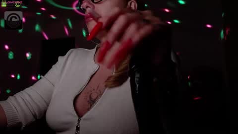 Sonia online show from March 3, 6:20 pm