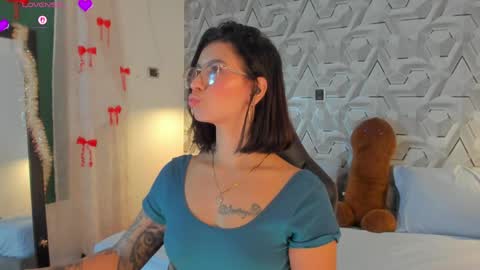 sophie online show from April 29, 4:48 am