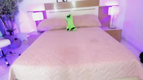 sophia_duarte_ online show from May 11, 11:34 am