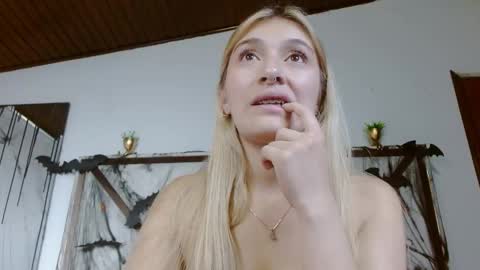 SophiaLee online show from October 24, 11:45 pm