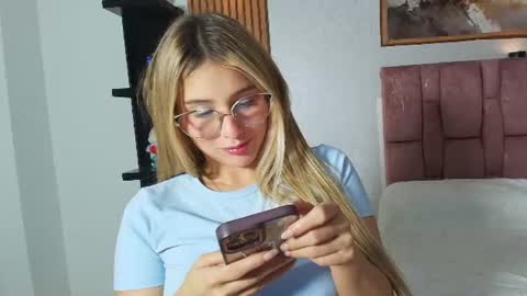  SOPHIE JANNER online show from July 9, 4:15 am