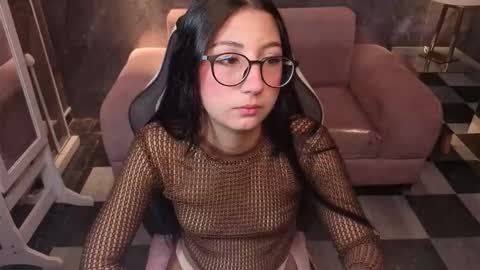 sophie_jones_b online show from March 14, 1:45 pm