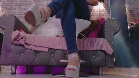 sophie_new25 online show from March 26, 4:42 pm