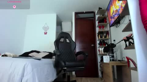 sophiebaker__ online show from June 5, 3:10 am