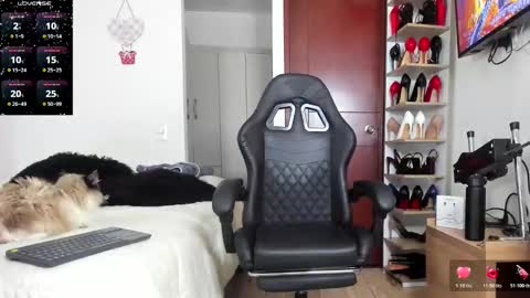 sophiebaker__ online show from February 19, 2:00 am