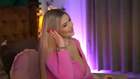 Sophie online show from April 4, 5:50 am