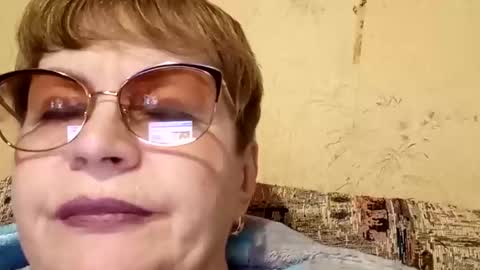 SophieBurnsX online show from April 11, 6:11 pm