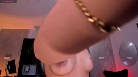 Sophie Houston online show from March 2, 7:15 am