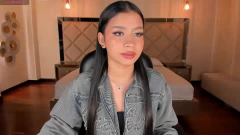 Sophie Houston online show from April 22, 3:25 am