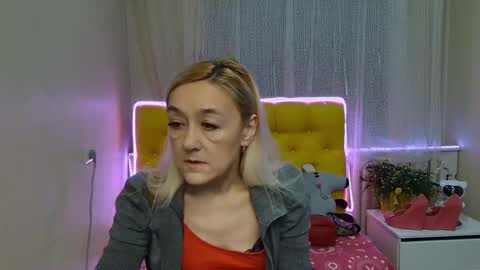 sophiekittyy online show from January 28, 7:32 am