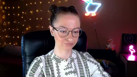 sophieleroux online show from April 14, 12:05 pm