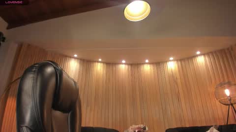 Sophie  Palmer online show from March 4, 11:06 am