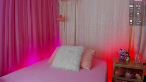 soyemi_ online show from December 4, 12:30 am