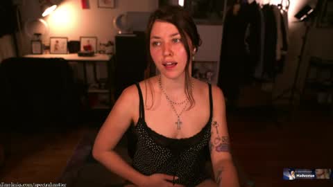 m online show from April 17, 8:33 pm