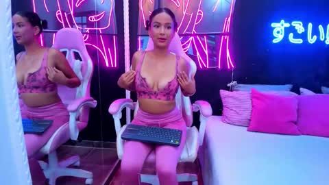 staarlightt online show from September 24, 9:03 pm