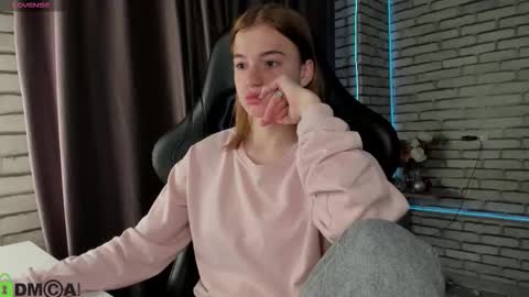 Stacey GMT5 Mo Tu We Th Fr Sa 3am -10am online show from January 12, 11:43 pm