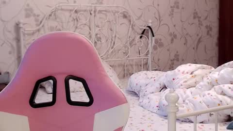 Alice online show from December 8, 8:30 am