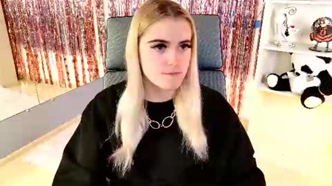 stef_nicks online show from July 17, 5:12 am