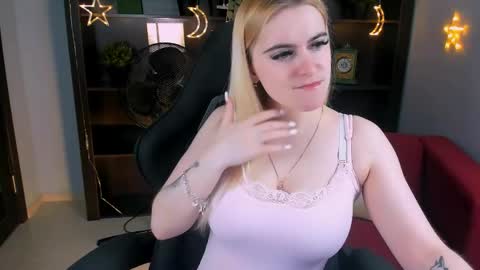 stef_nicks online show from April 14, 9:31 am