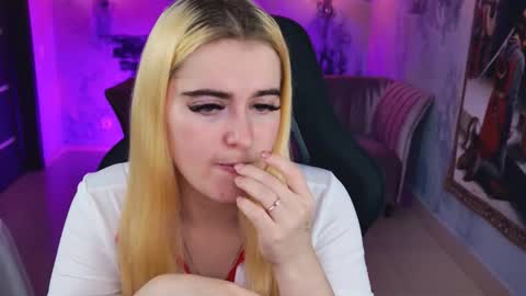 stef_nicks online show from September 22, 10:14 am