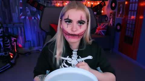 stef_nicks online show from October 31, 9:57 am