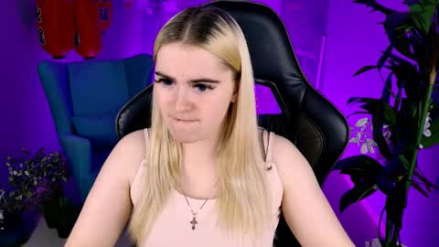 stef_nicks online show from October 4, 9:15 am