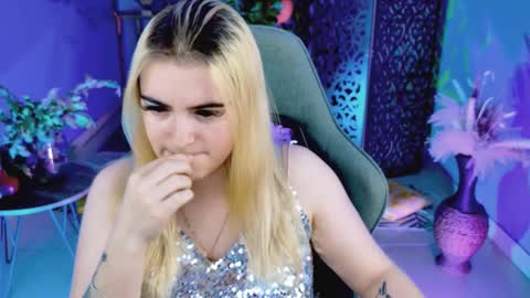 stef_nicks online show from October 16, 11:24 am