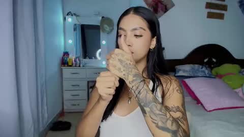 Im MiaIts my first day here  online show from October 14, 12:24 am