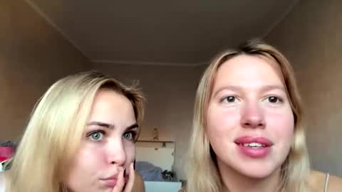 Stefany and Bettany online show from October 3, 2:33 pm