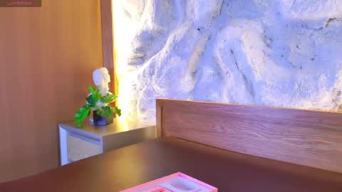 S T E L L A online show from April 20, 4:21 pm