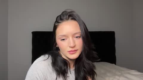 Stella Kay online show from March 19, 2:16 am