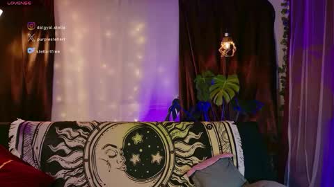 stellart_ online show from April 12, 2:25 am