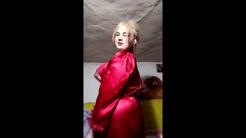 Stephany online show from April 6, 9:27 pm